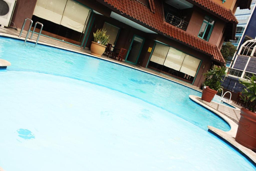 מדאן Travellers Suites Serviced Apartments מראה חיצוני תמונה